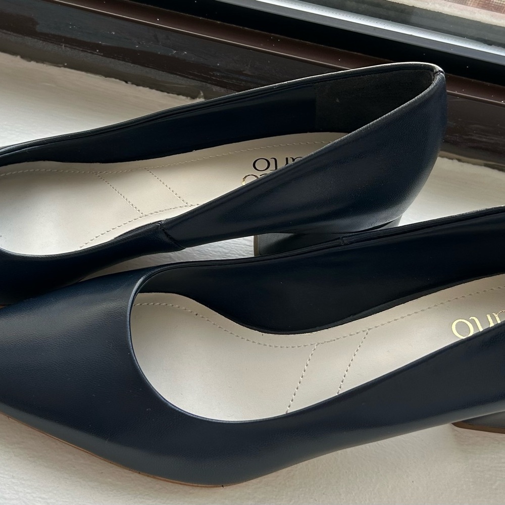 NWoT Franco Sarto Navy Heels